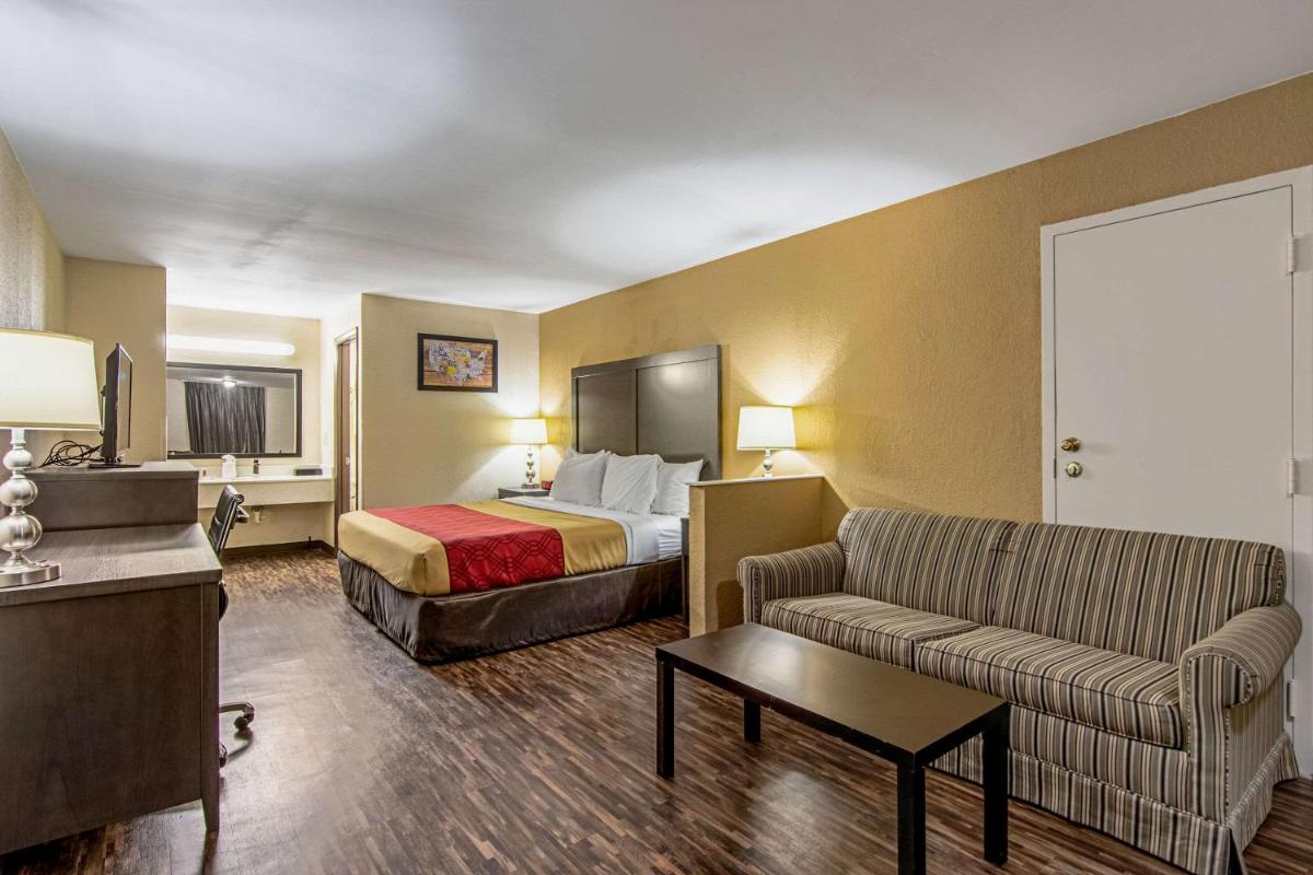 Econo Lodge Inn & Suites Matthews - Charlotte - Housity