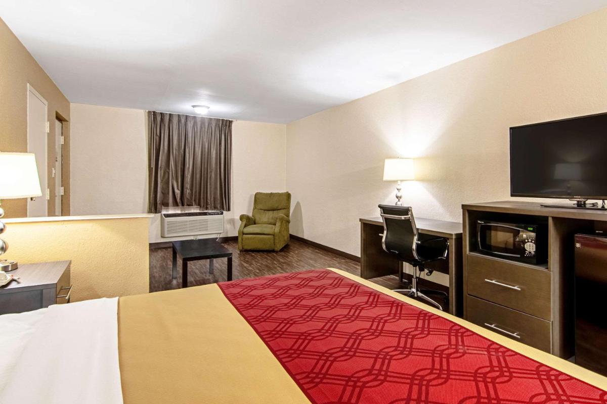 Econo Lodge Inn & Suites Matthews - Charlotte - Housity