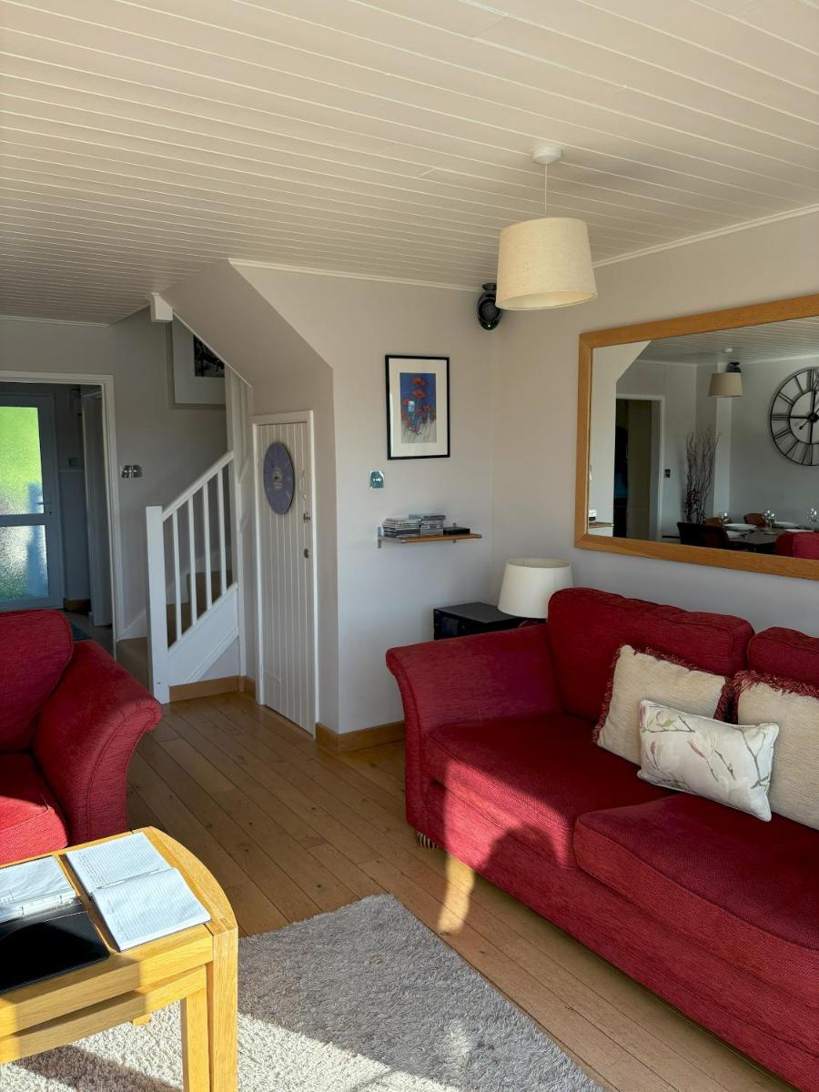 Kinsale Lodge · Cotswolds Lakeside - Spring Lake - Housity