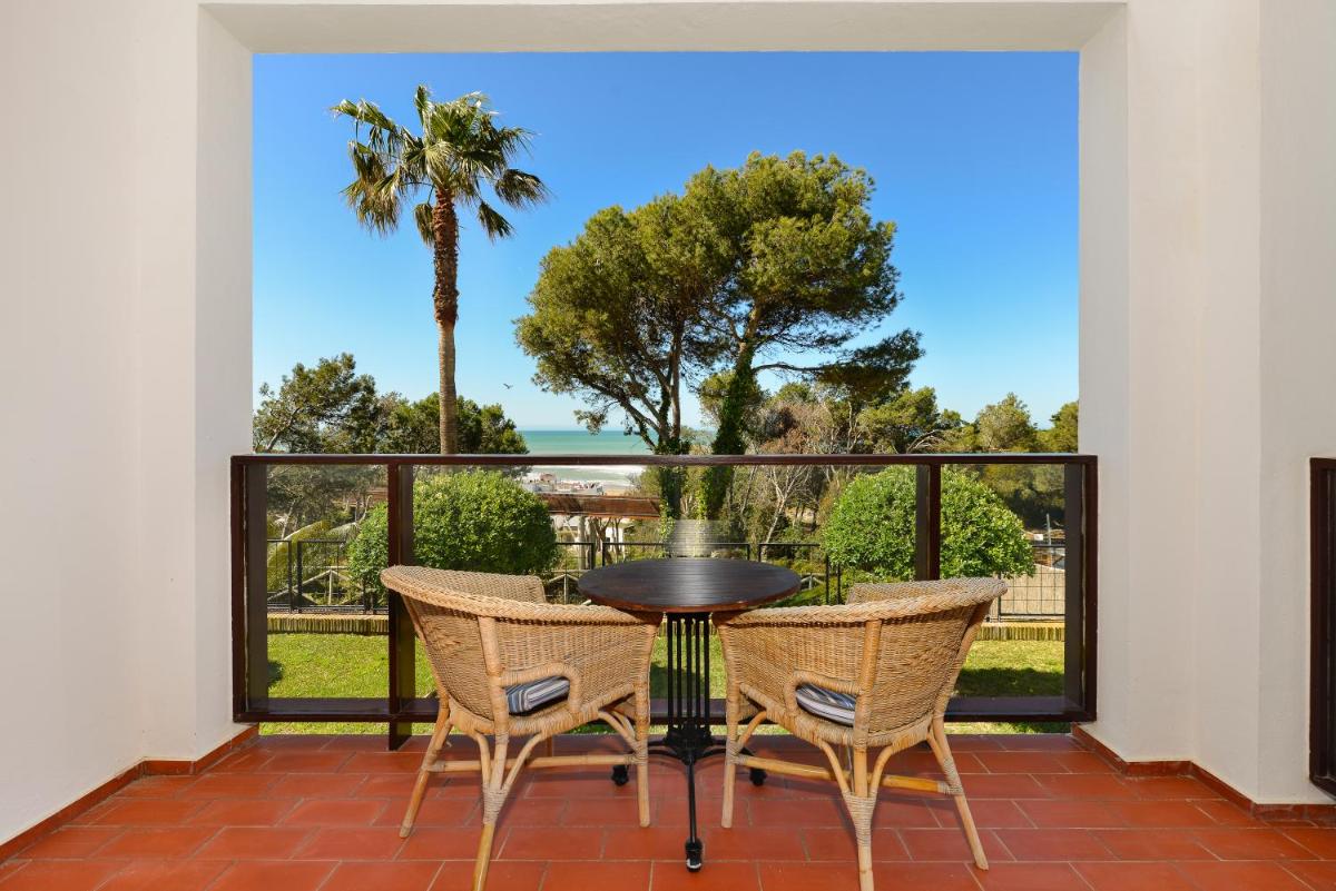 Un balcón o terraza de Hotel Fuerte Conil-Resort