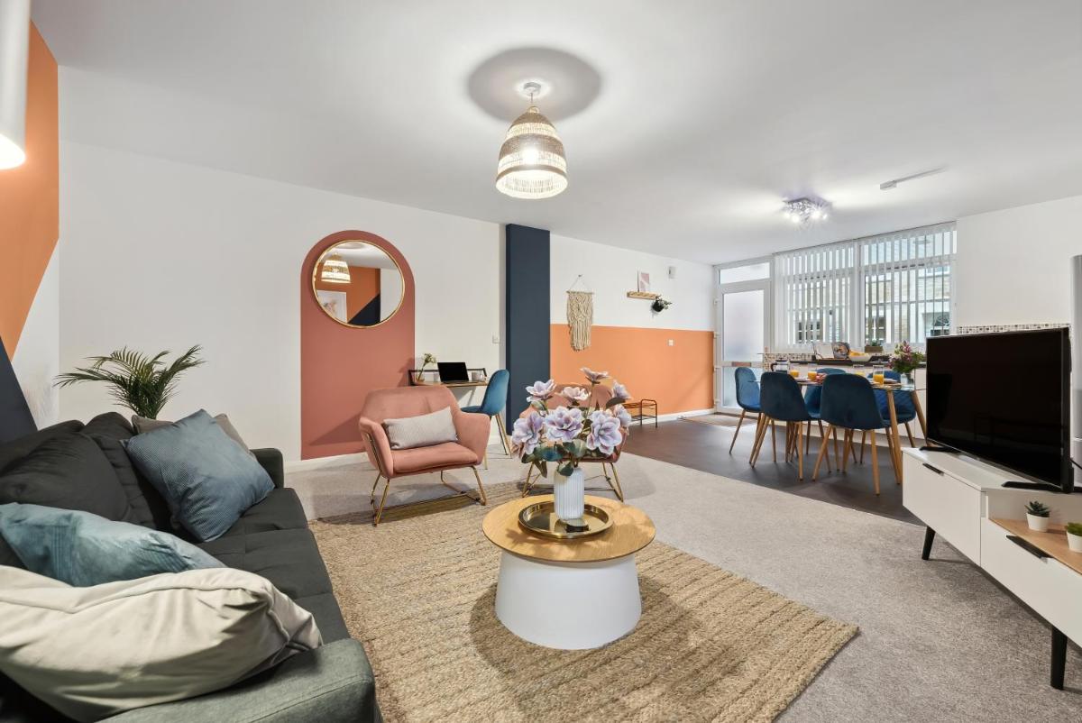 Corinium Lodge - town centre apartment - Housity