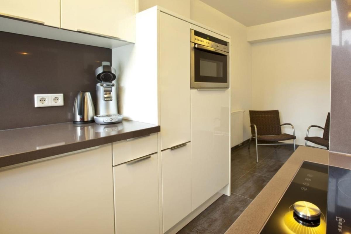 Kristall Apartments A - Housity