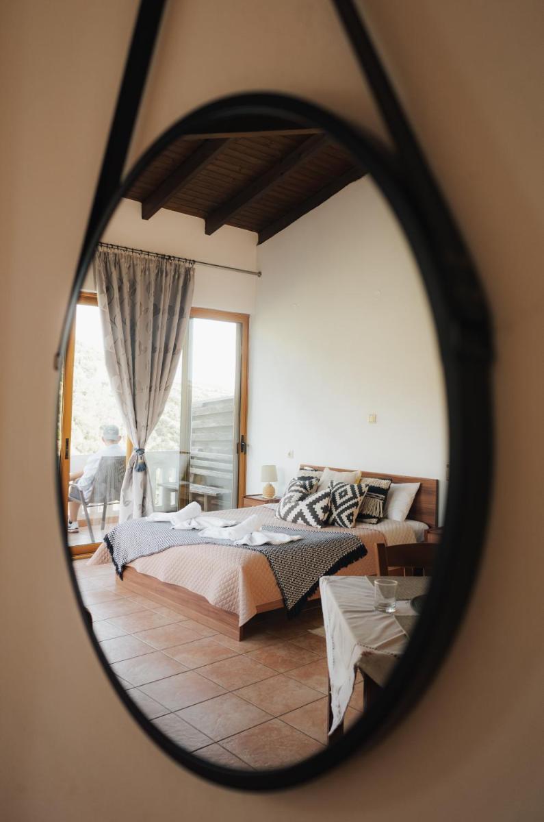 Lefteris Rooms - Housity