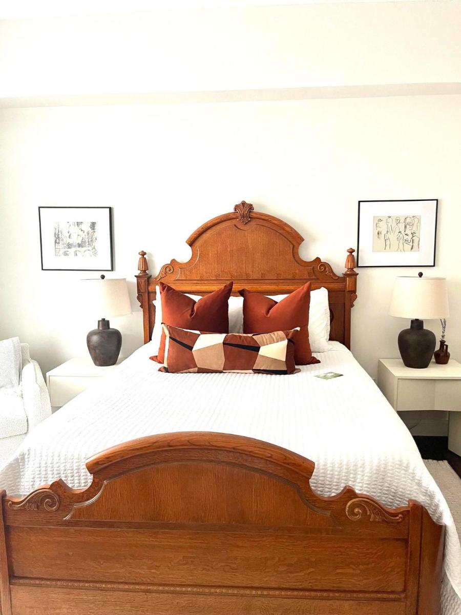 Inn of Chagrin - Housity