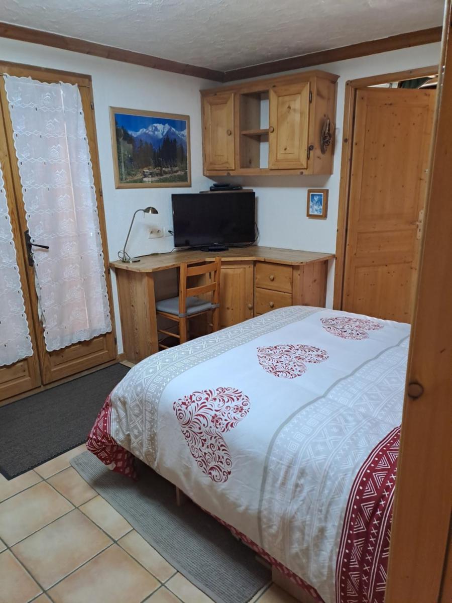 A4 km de Megève très joli studio avec jacuzzi ,vue sur les montagnes au calme - Housity