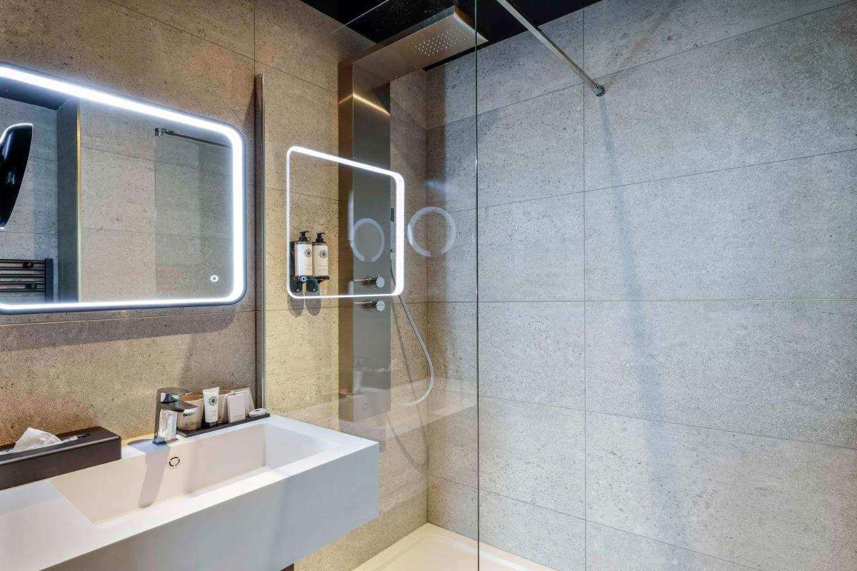 Salle de bains dans l'établissement Hotel Leprince, Best Western Premier Collection
