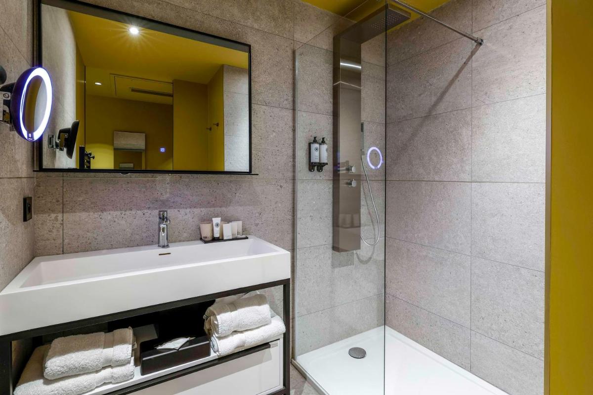 Salle de bains dans l'établissement Hotel Leprince, Best Western Premier Collection