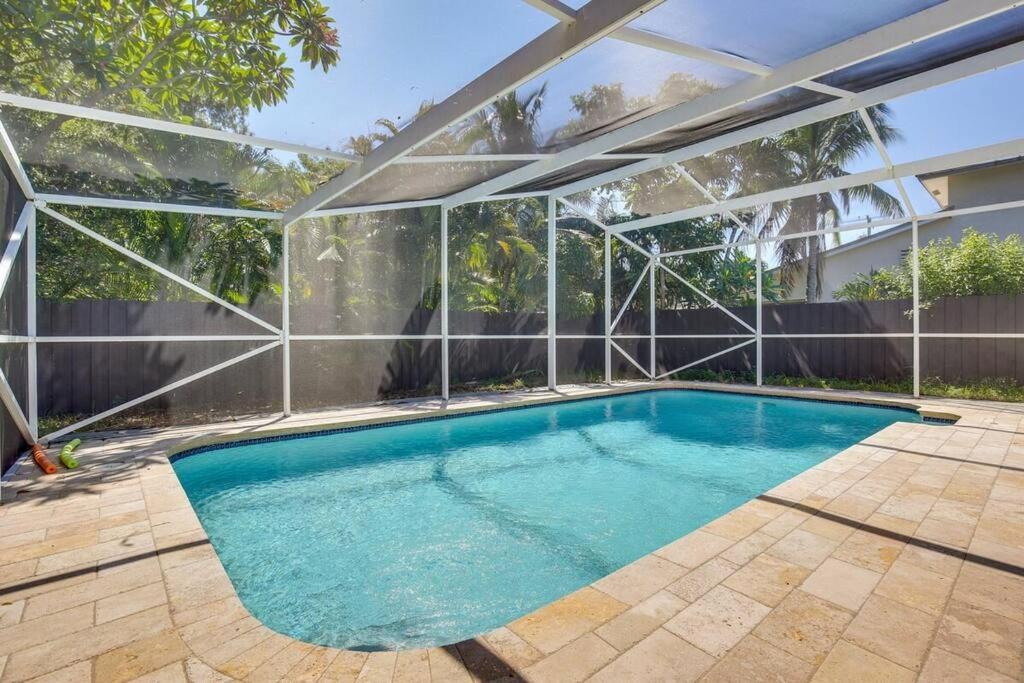 Best of Oakland Park-With heated pool - Housity