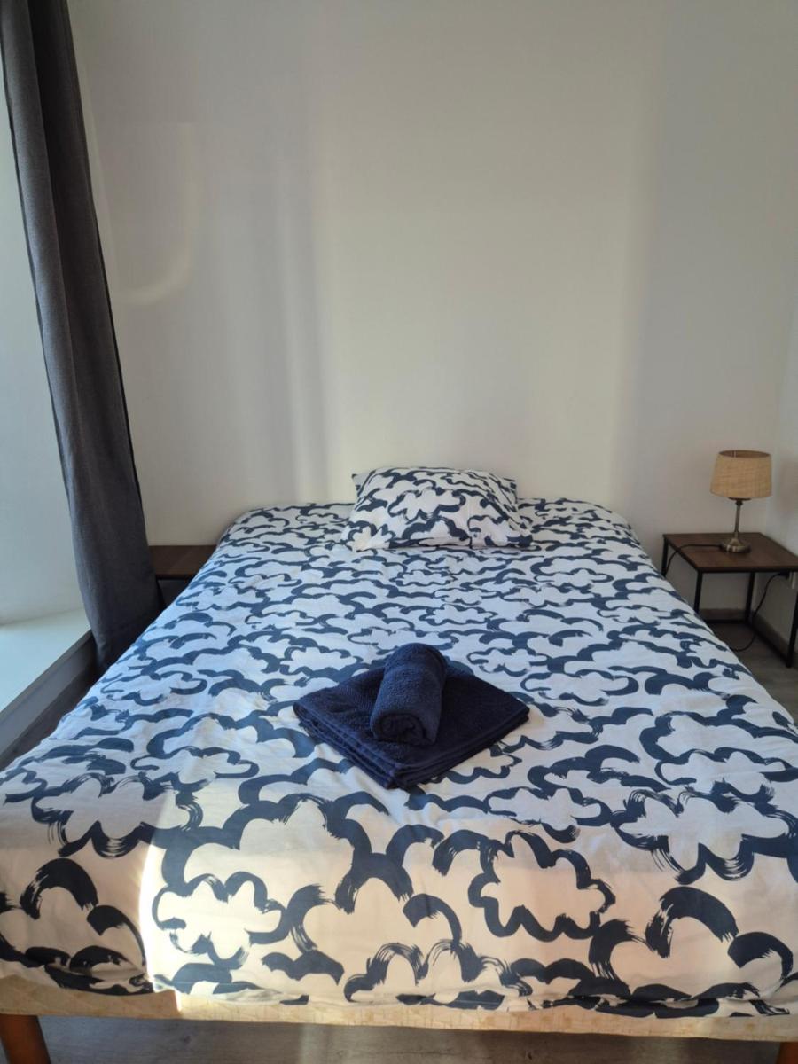 chaumont centre, "F1 coté jardin" , parking gratuit en face ,wifi,cafe offert - Hizvo