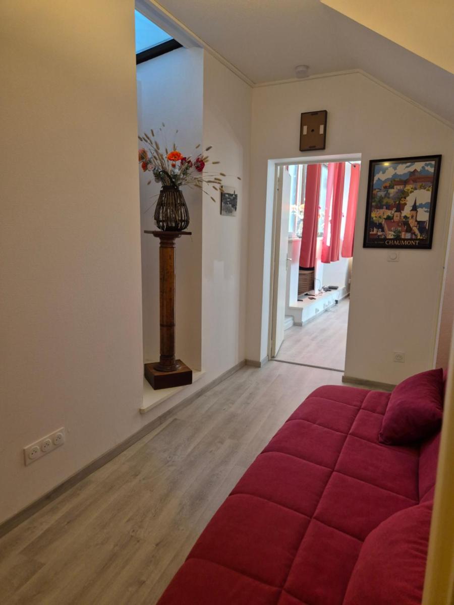 chaumont centre, "F1 coté jardin" , parking gratuit en face ,wifi,cafe offert - Hizvo