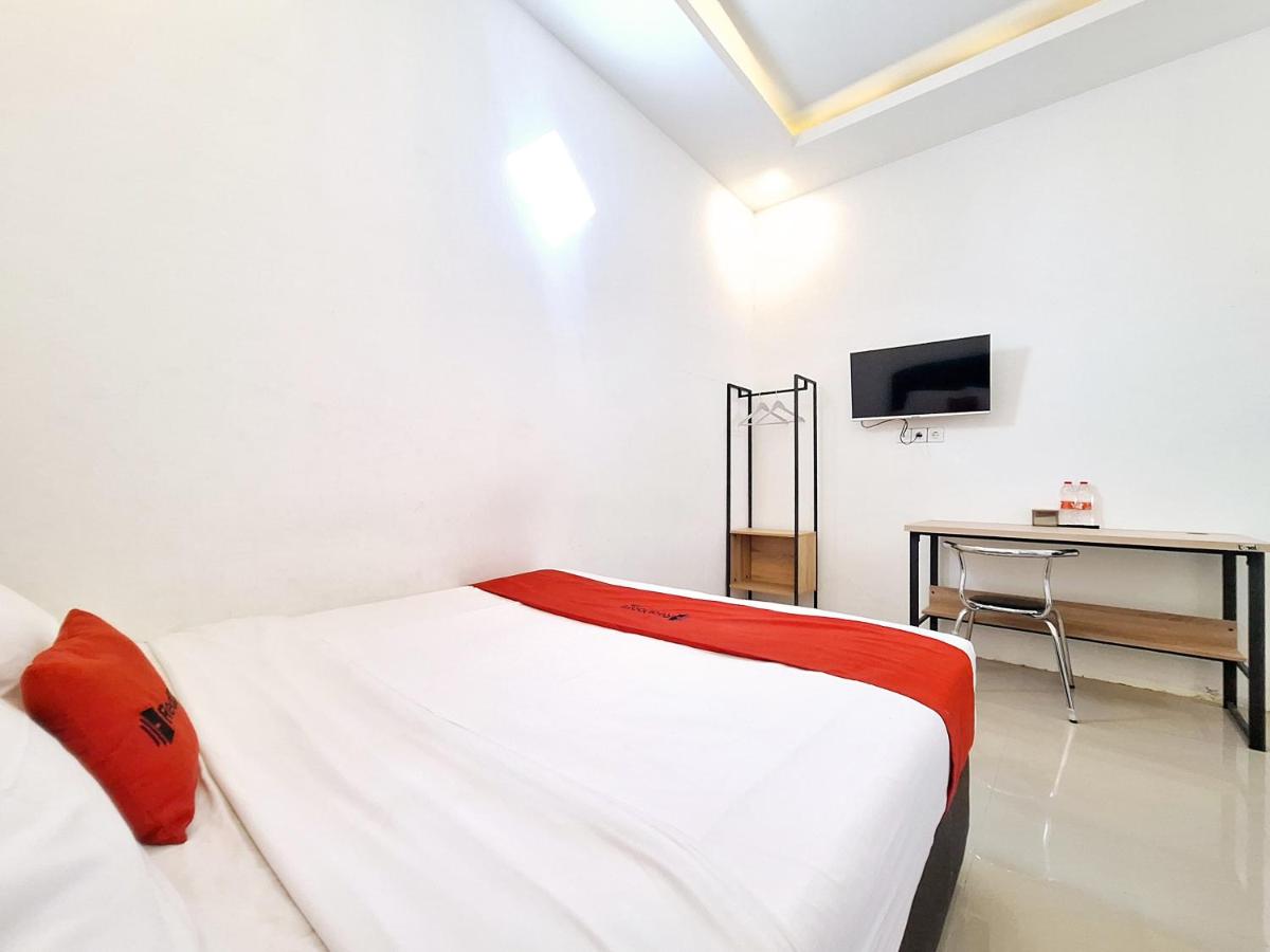 RedDoorz near Stasiun Kediri - Housity