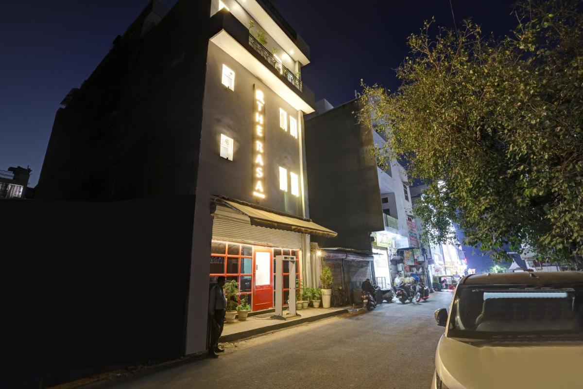 Hotel The Rasa Near Welcome Metro Station - Housity