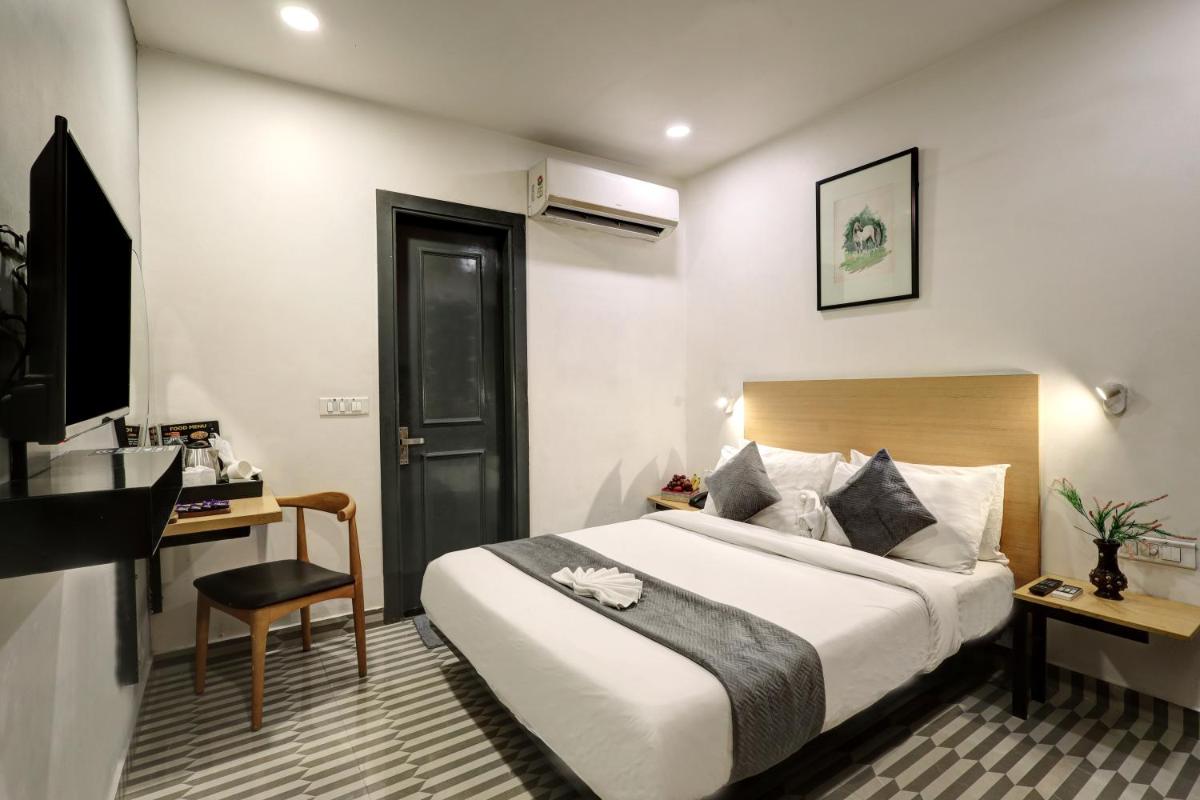 Hotel The Rasa Near Welcome Metro Station - Housity