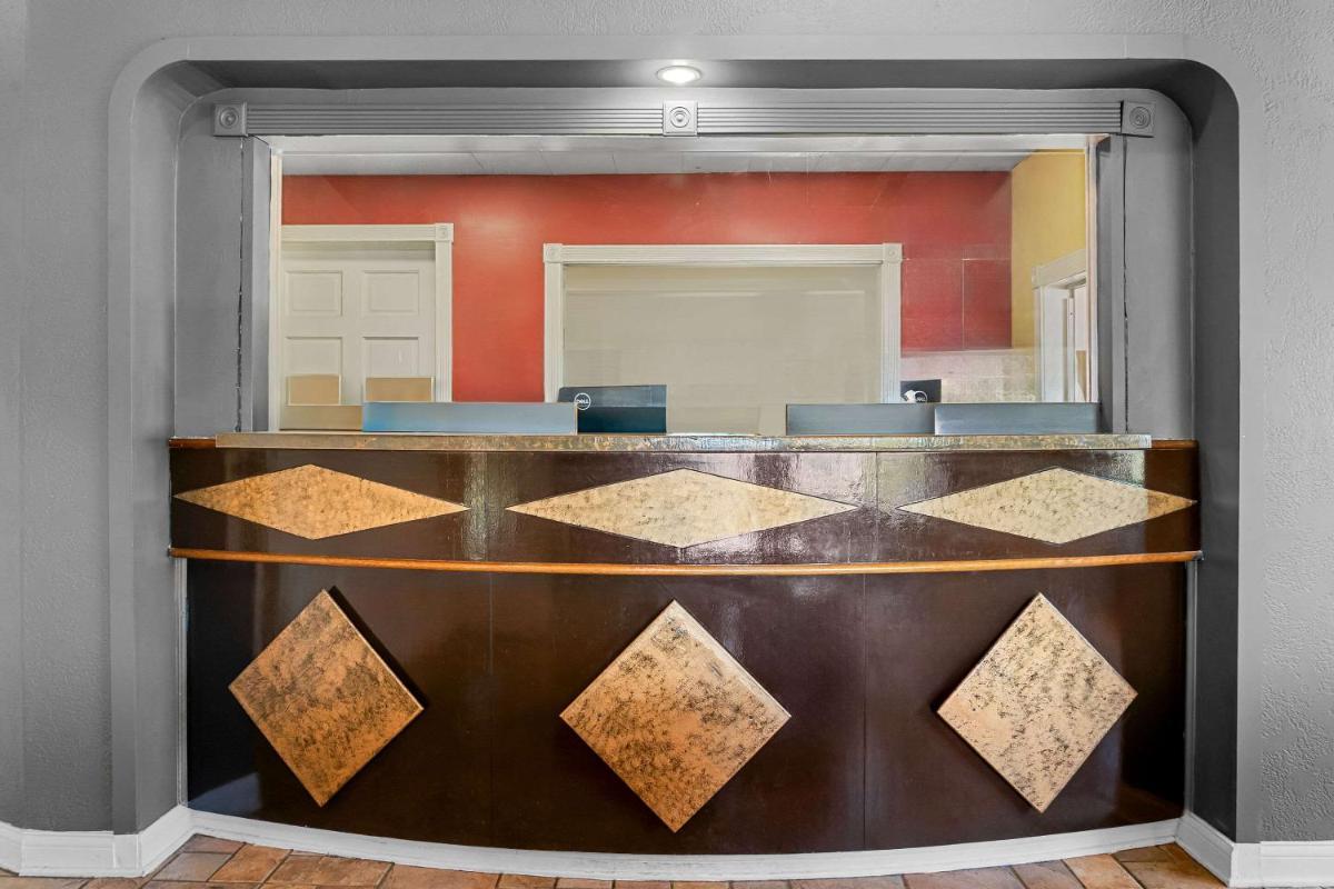 Rodeway Inn & Suites - Housity