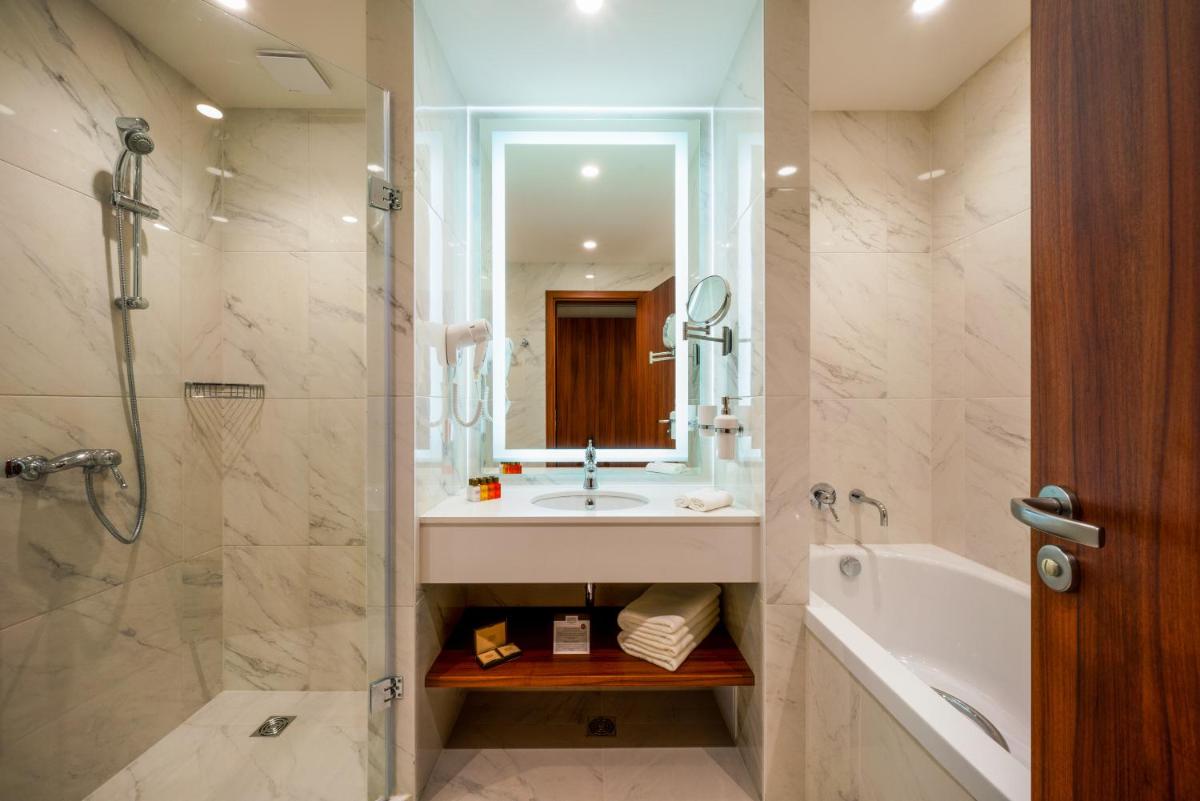 Astor Garden Hotel - Housity