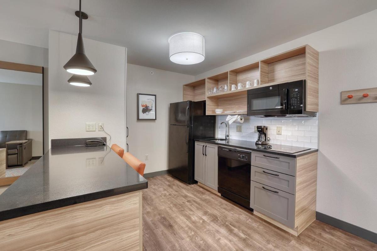 Candlewood Suites Milwaukee Airport - Oak Creek by IHG - Housity
