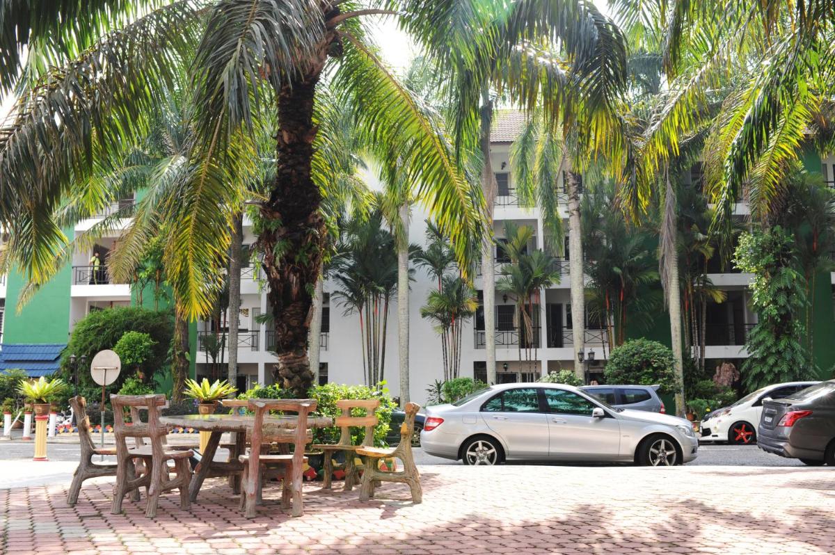 Super OYO 1236 Hotel Green Park - Housity