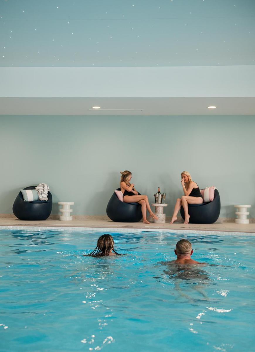 St Moritz Hotel - Housity