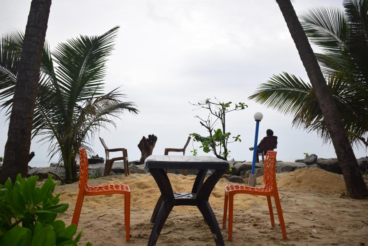Blue Water Beach Homestay - Private beach DH - Housity