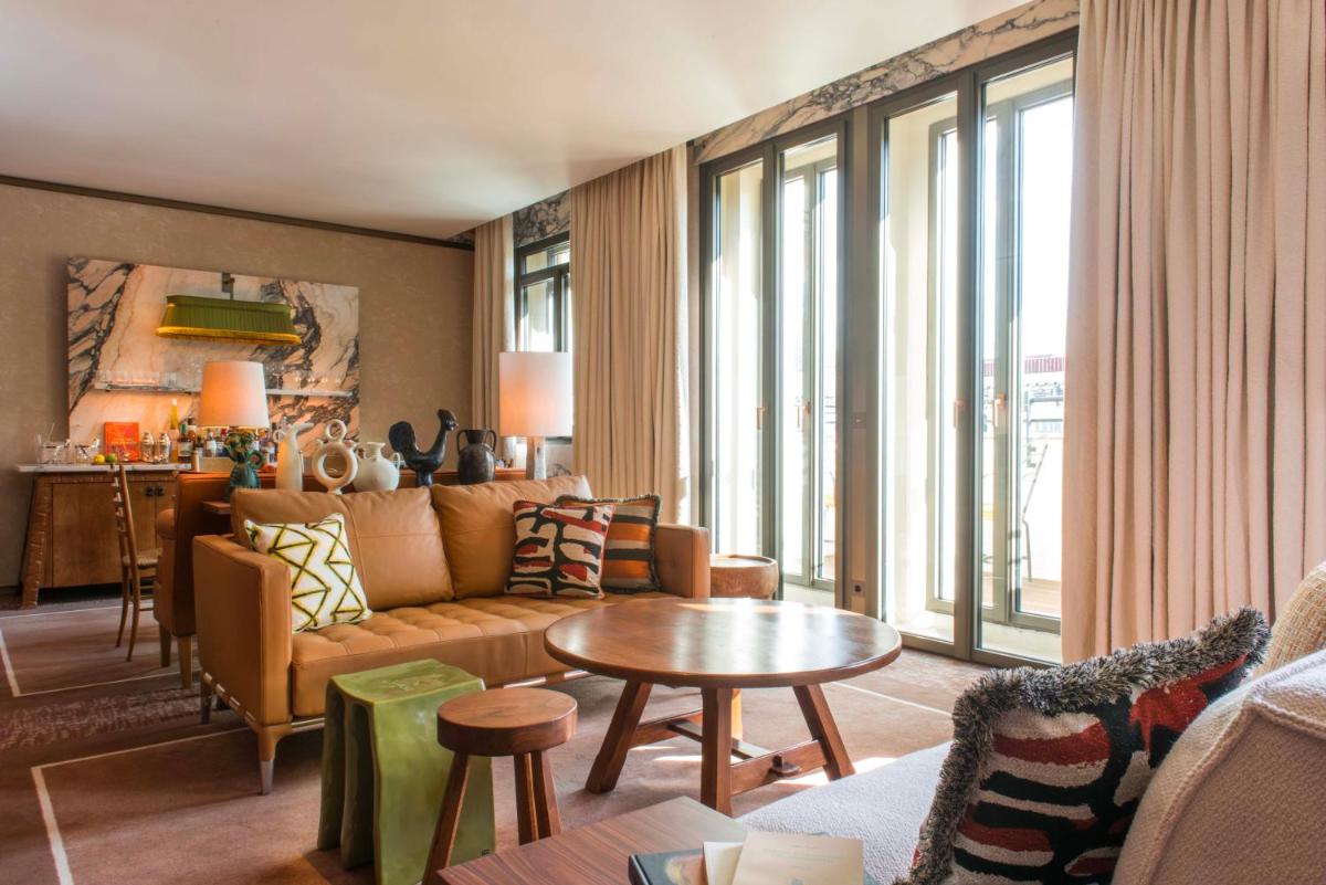 Zona de estar de Brach Madrid - Evok Collection