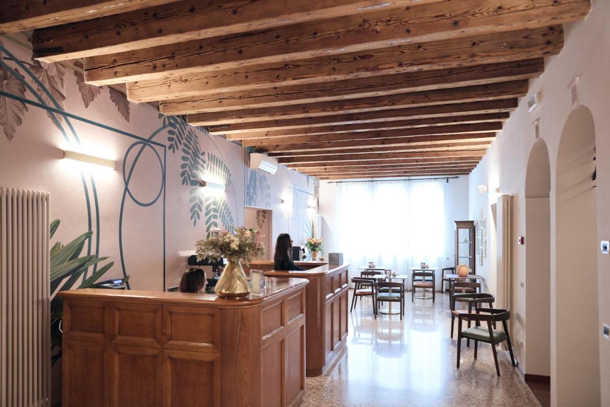 Hotel Roma - Housity