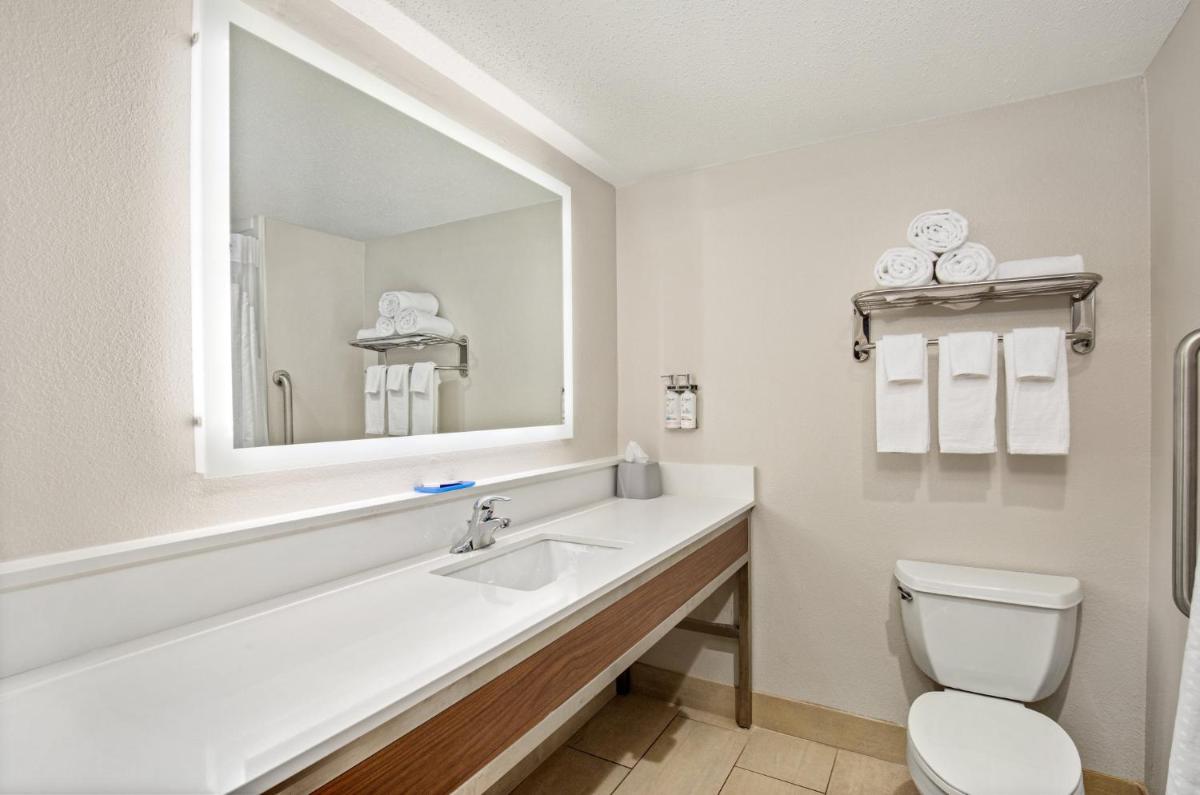 Holiday Inn Express & Suites Kings Mountain - Shelby Area by IHG - Housity