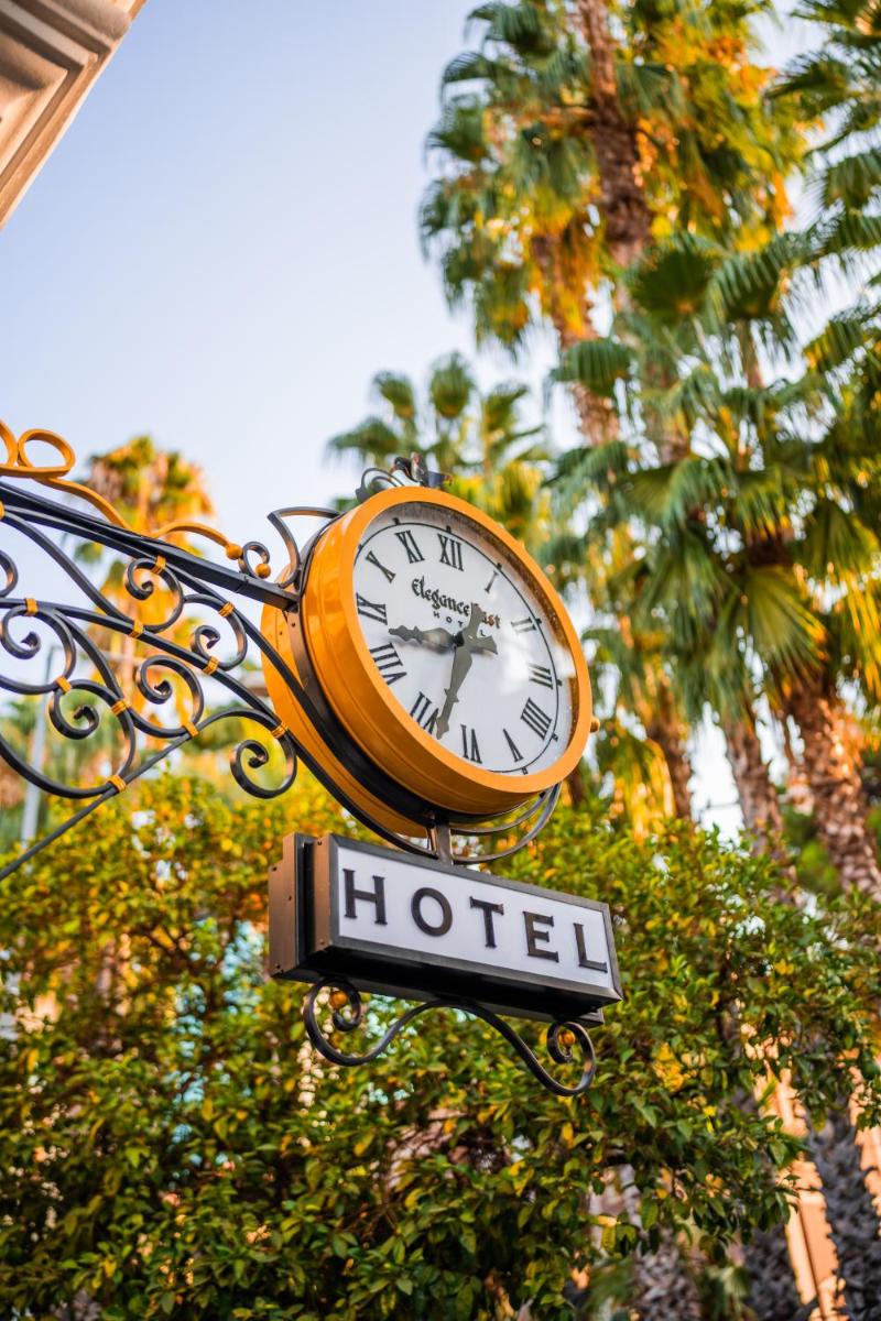 Elegance East Hotel - Housity