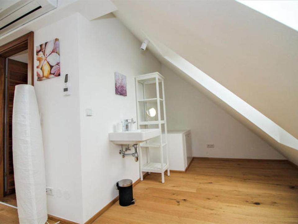 Suitetrails - 2 Floor Rooftop Apartment with Terrace