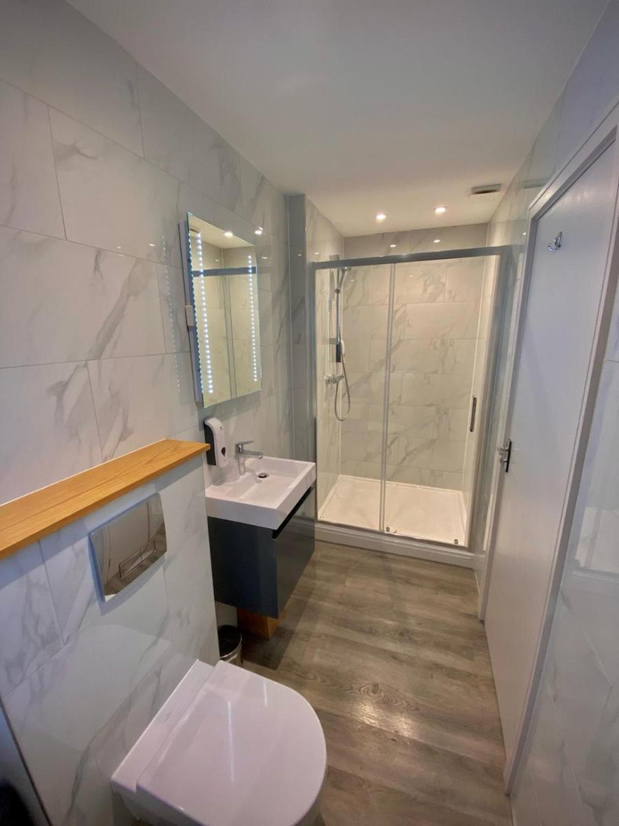 Holtwhites Hotel - Housity
