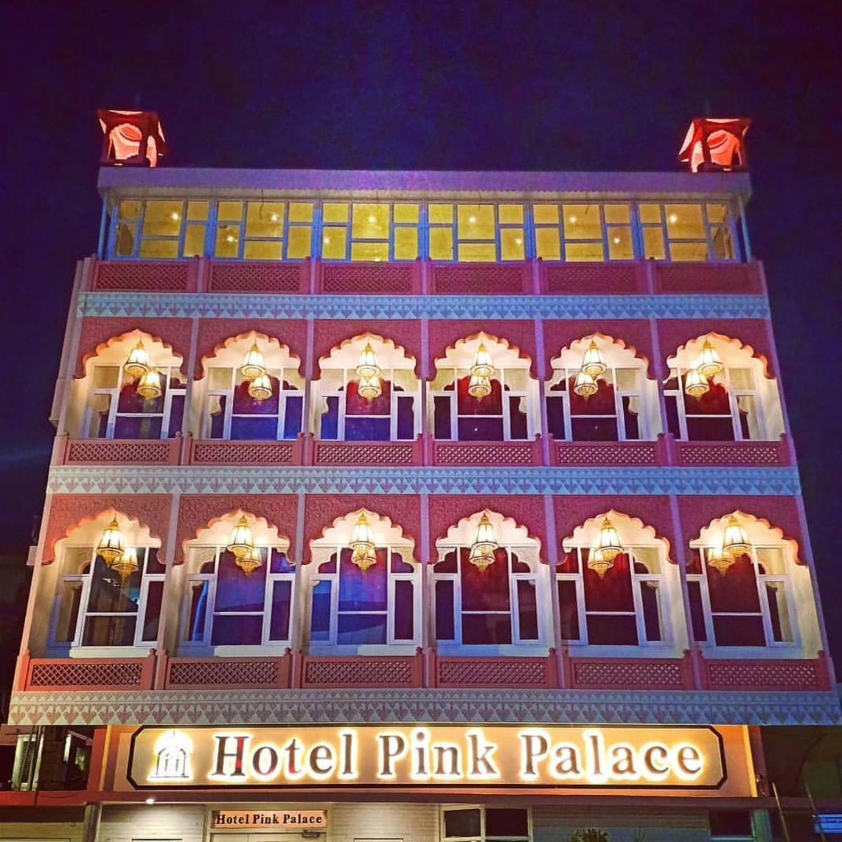 Hotel Pink Palace - Housity
