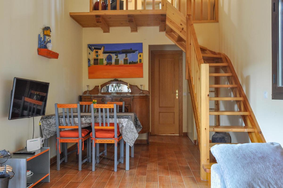 Acogedora casa con verde jardín by CABANA Rentals - Housity