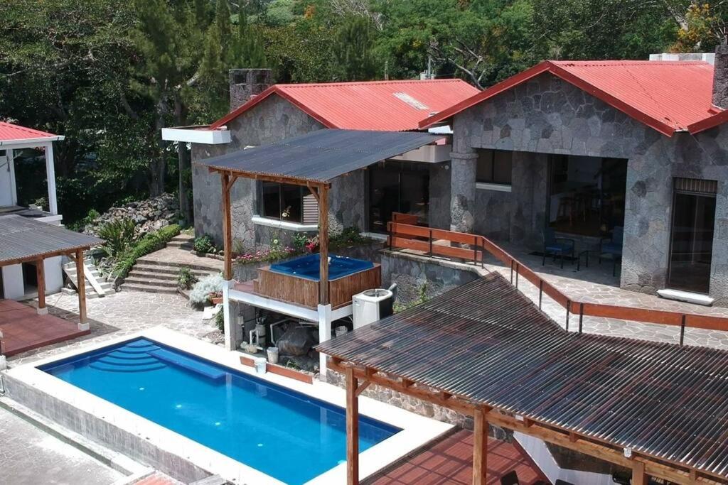 AT024 San Lucas Toliman Premium Home - Housity