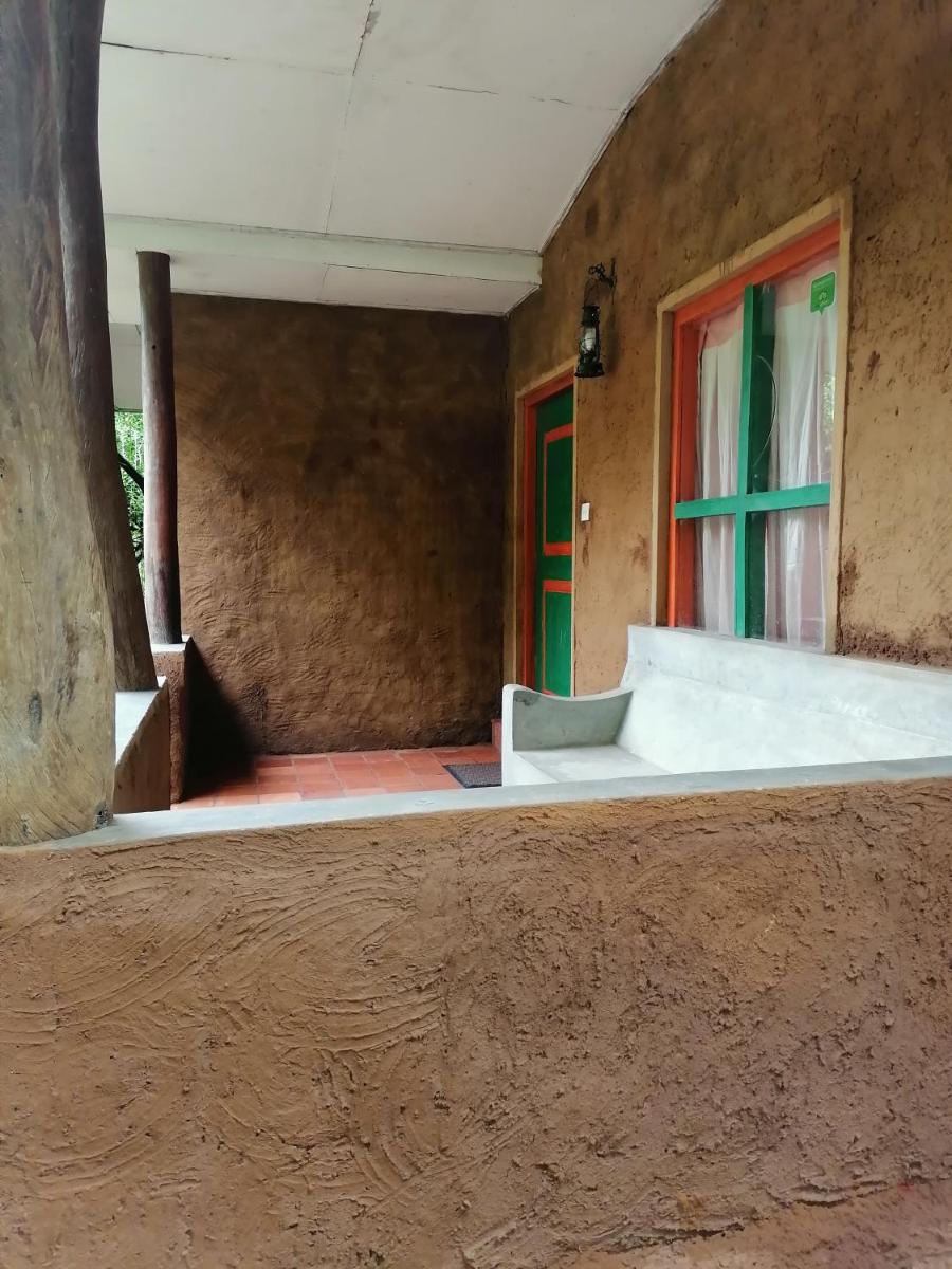Clay Hut Village - Housity
