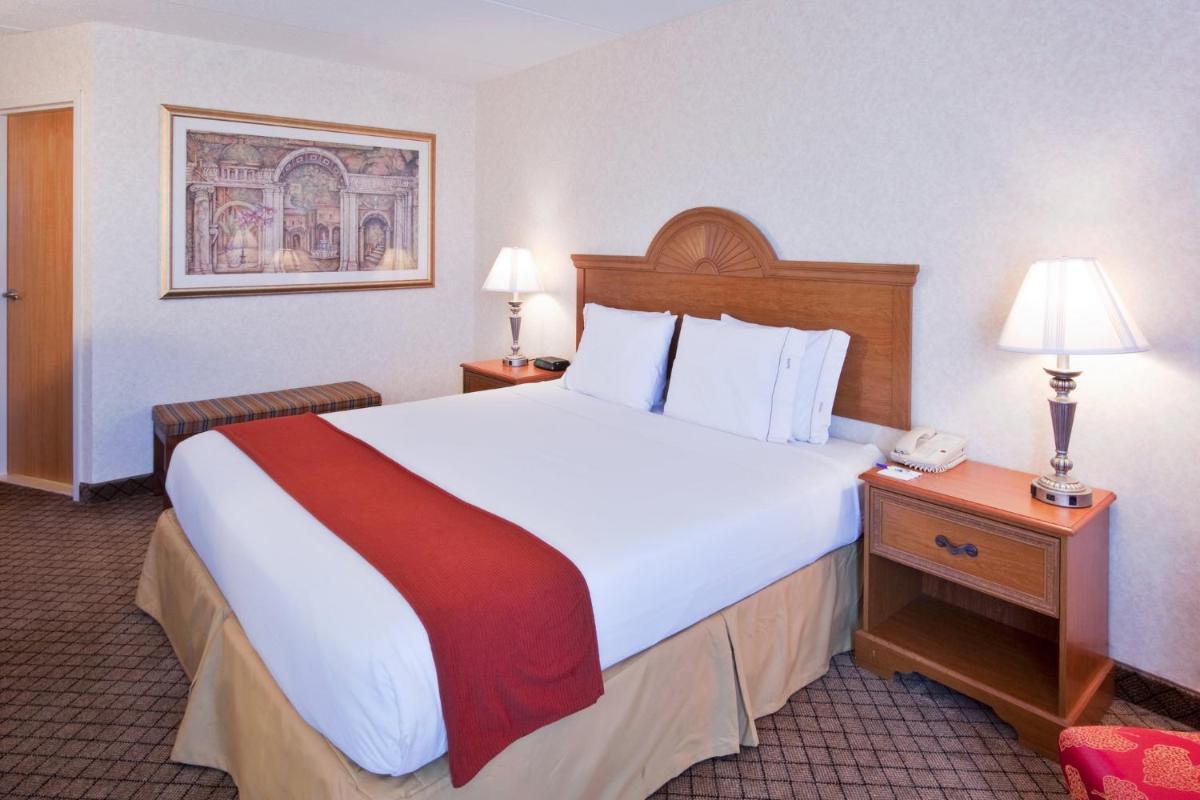 Holiday Inn Express Flint-Campus Area, an IHG Hotel - Housity