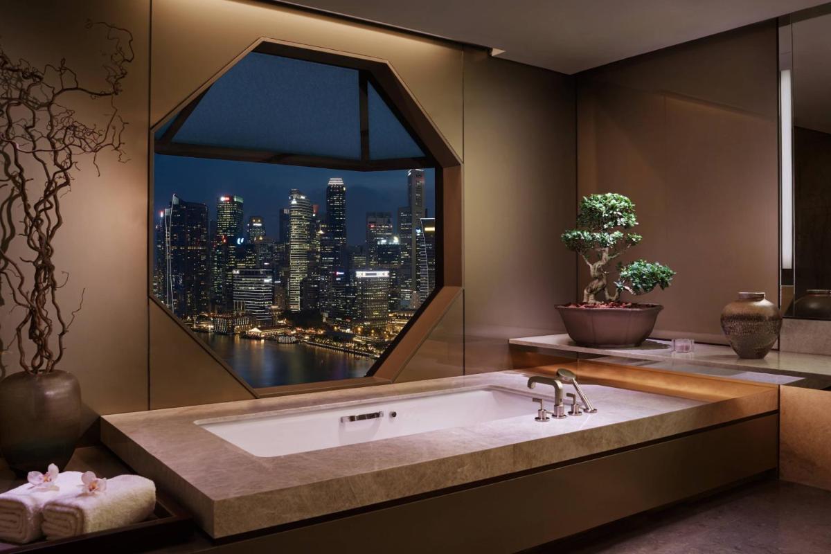 The Ritz-Carlton, Millenia Singapore - Housity