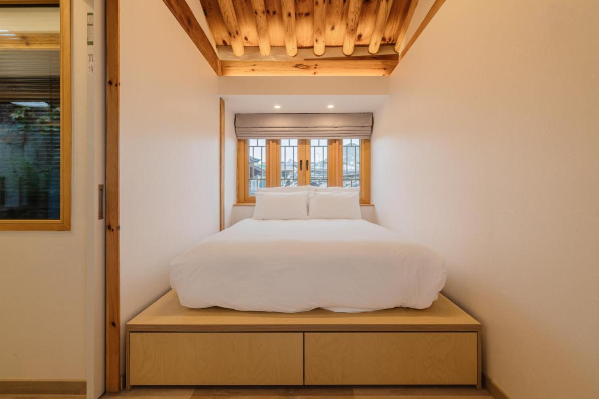 Luxury Hanok Seochon Stay - Housity