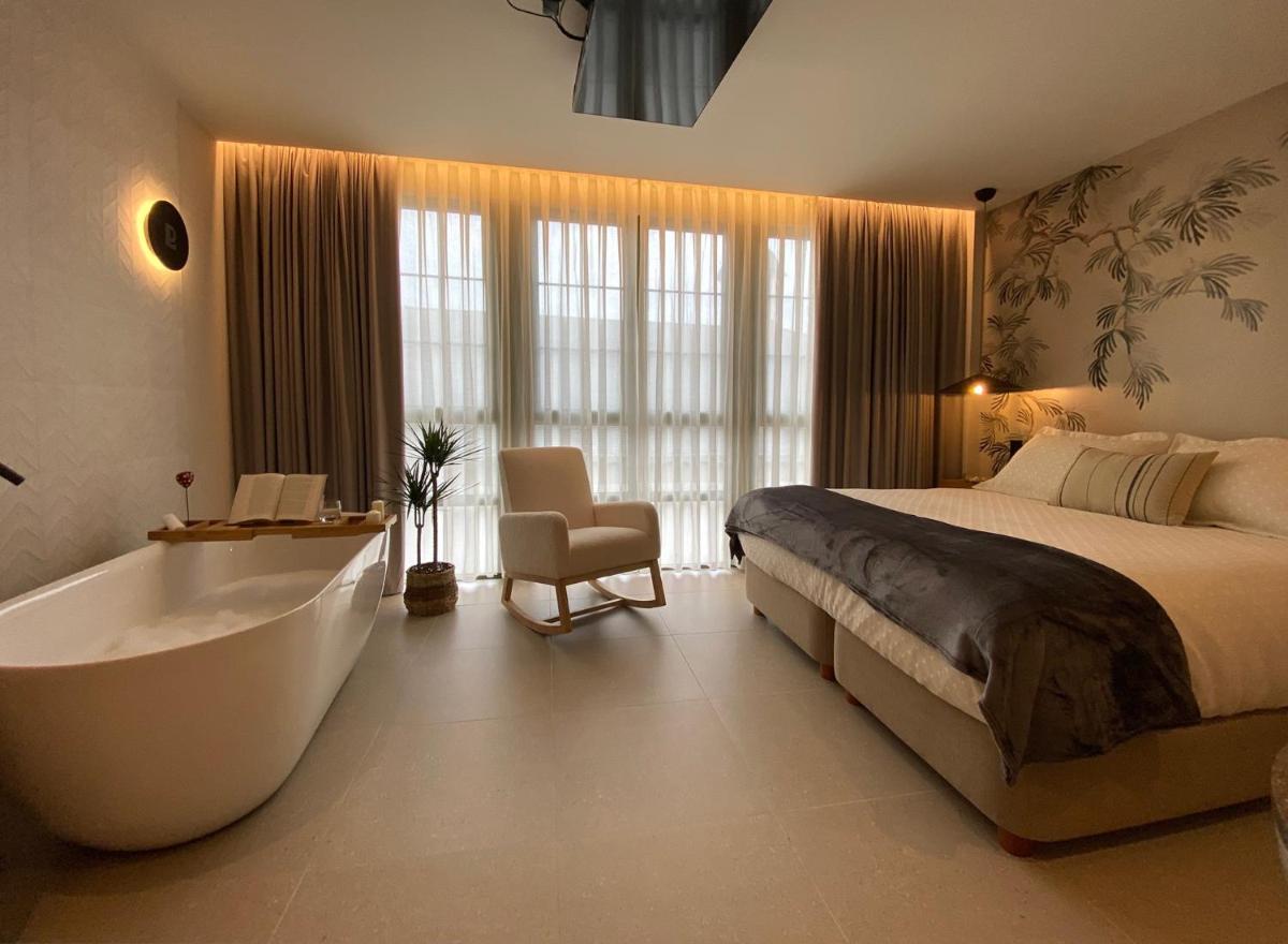 Hotel Puerto de Luarca - Housity