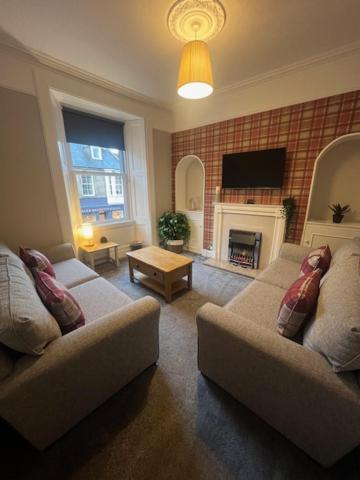 The Teviot in the centre of Melrose - Housity