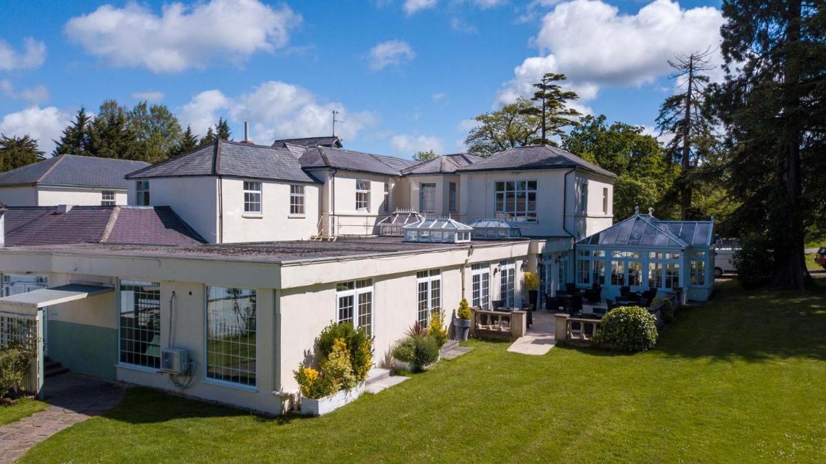 Oriel Hotel - Housity