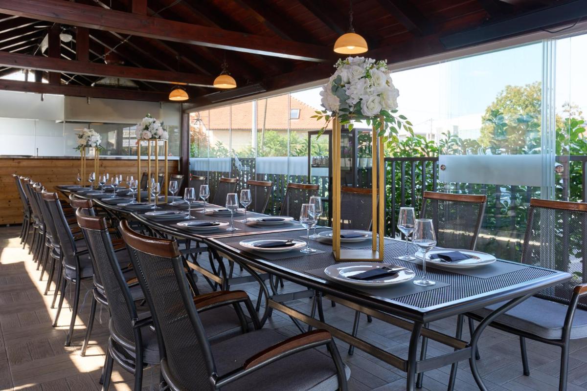 Hotel Phoenix - Housity