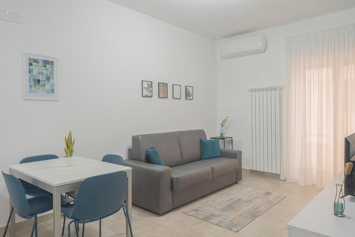 Storia & Mare - Free Parking - Castello Carlo V - Housity