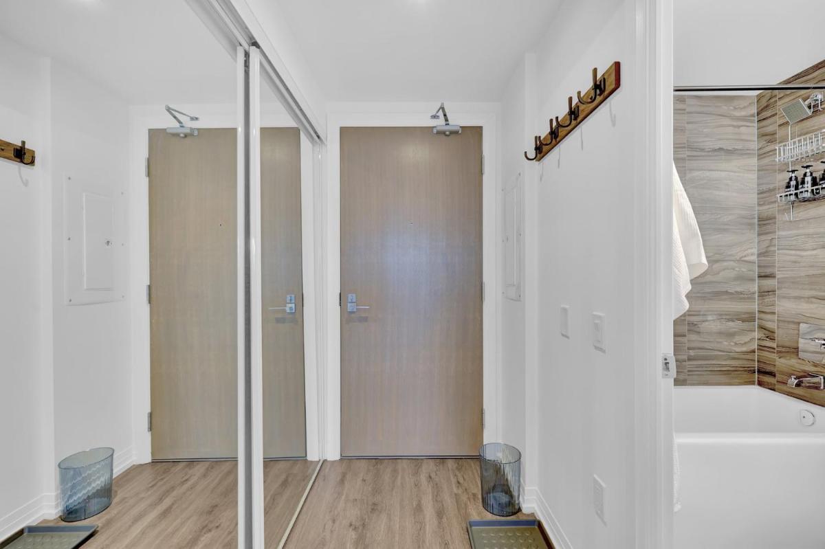 29th Floor Deluxe, Best View of Downtown Toronto - Housity