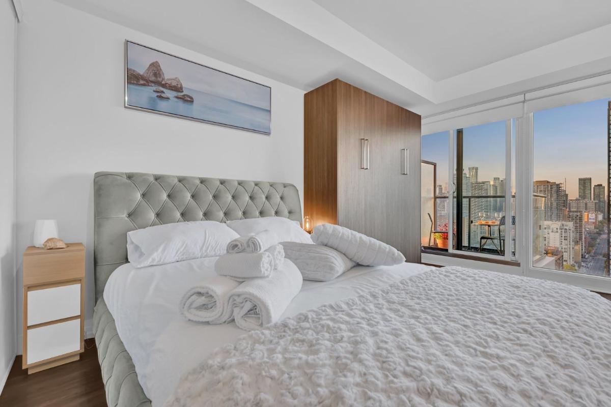 29th Floor Deluxe, Best View of Downtown Toronto - Housity