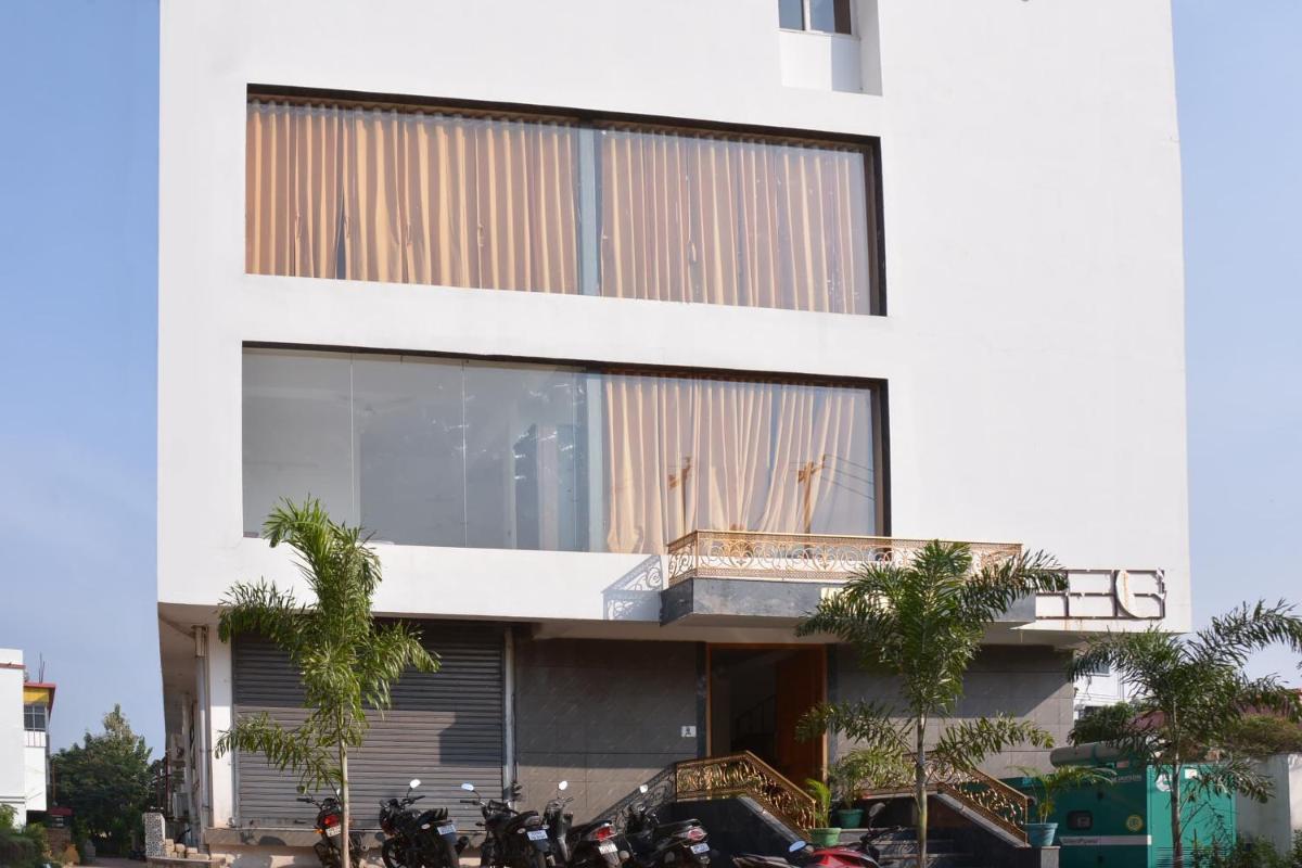 Collection O Sayhallo Kanchan - Housity