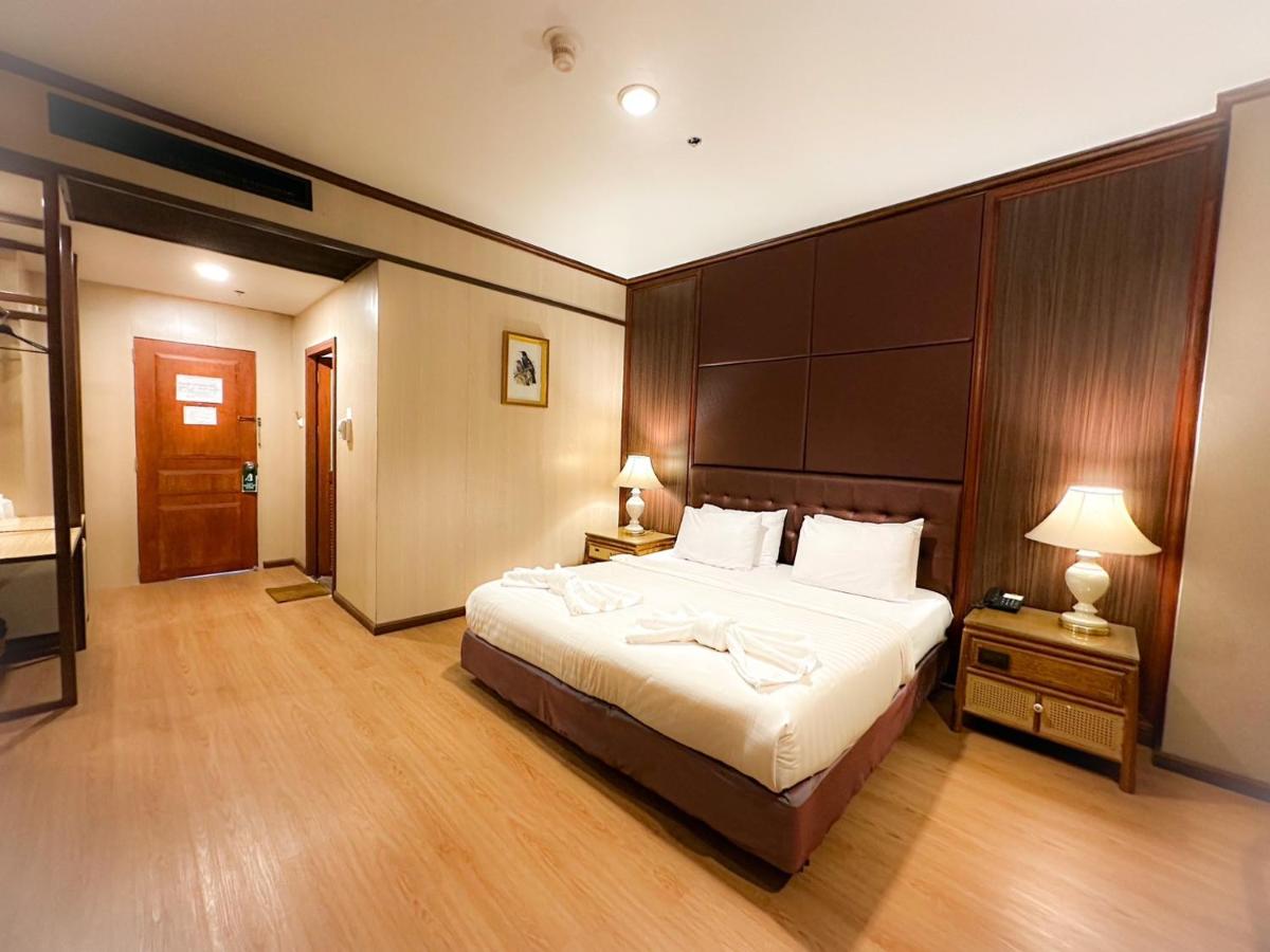 โรงแรมเลิศธานี - Housity