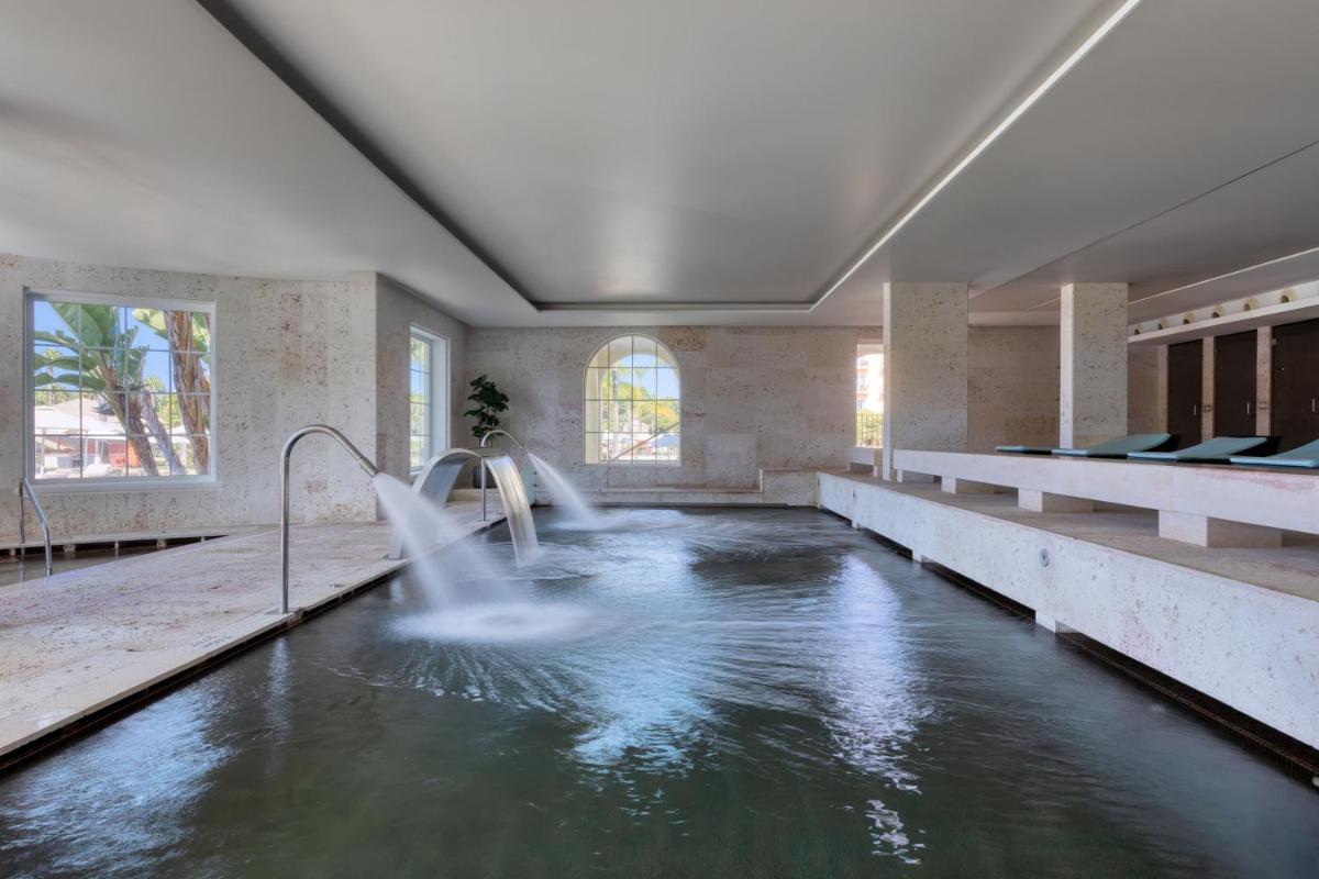 A piscina em ou perto de Domes Lake Algarve, Autograph Collection