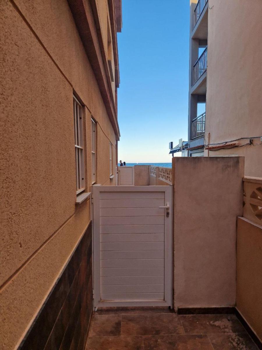 Lovely Beach flat, ground floor, with fast WiFi, AC and Heating - Housity