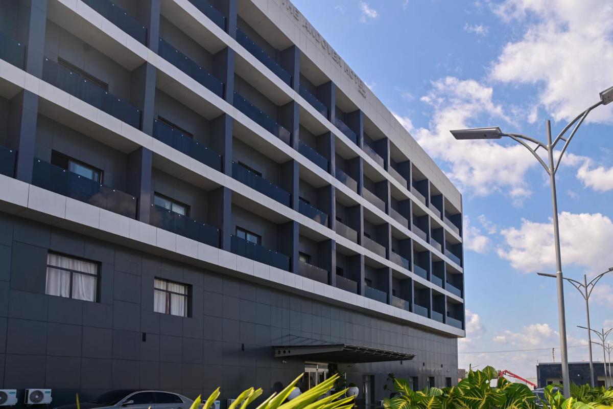 The Andover Hotel - Housity