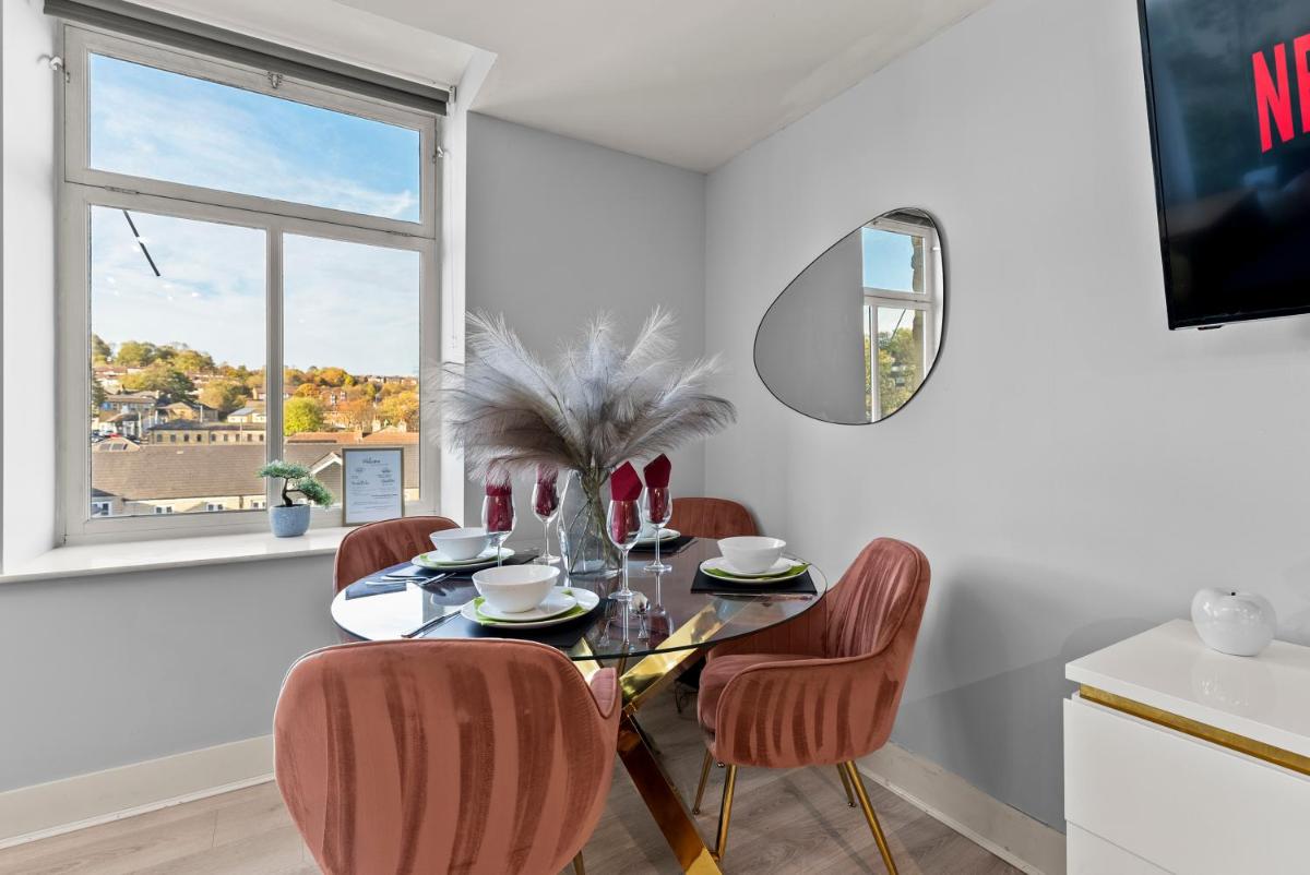 30 percent off! Stylish Apartment in Dewsbury -Close to Leeds - Housity