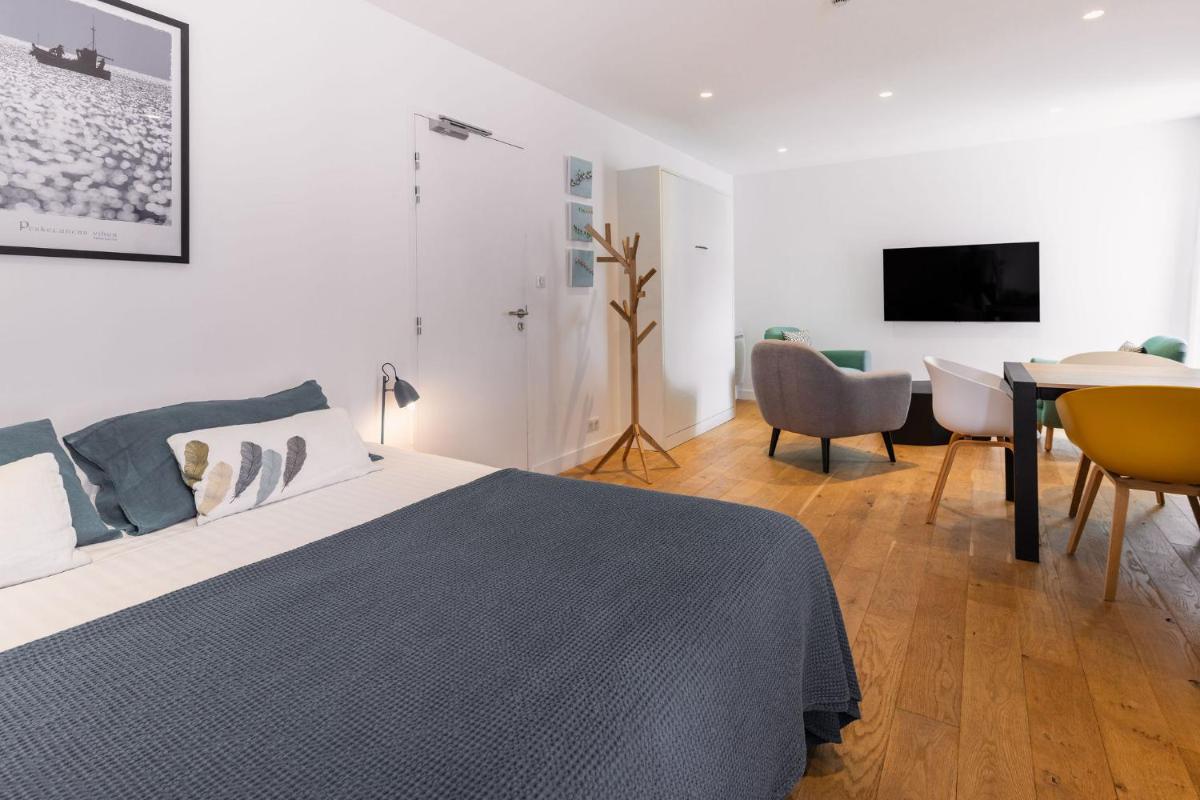 Télévision ou salle de divertissement dans l'établissement Le Cornouaille Hotel & Spa